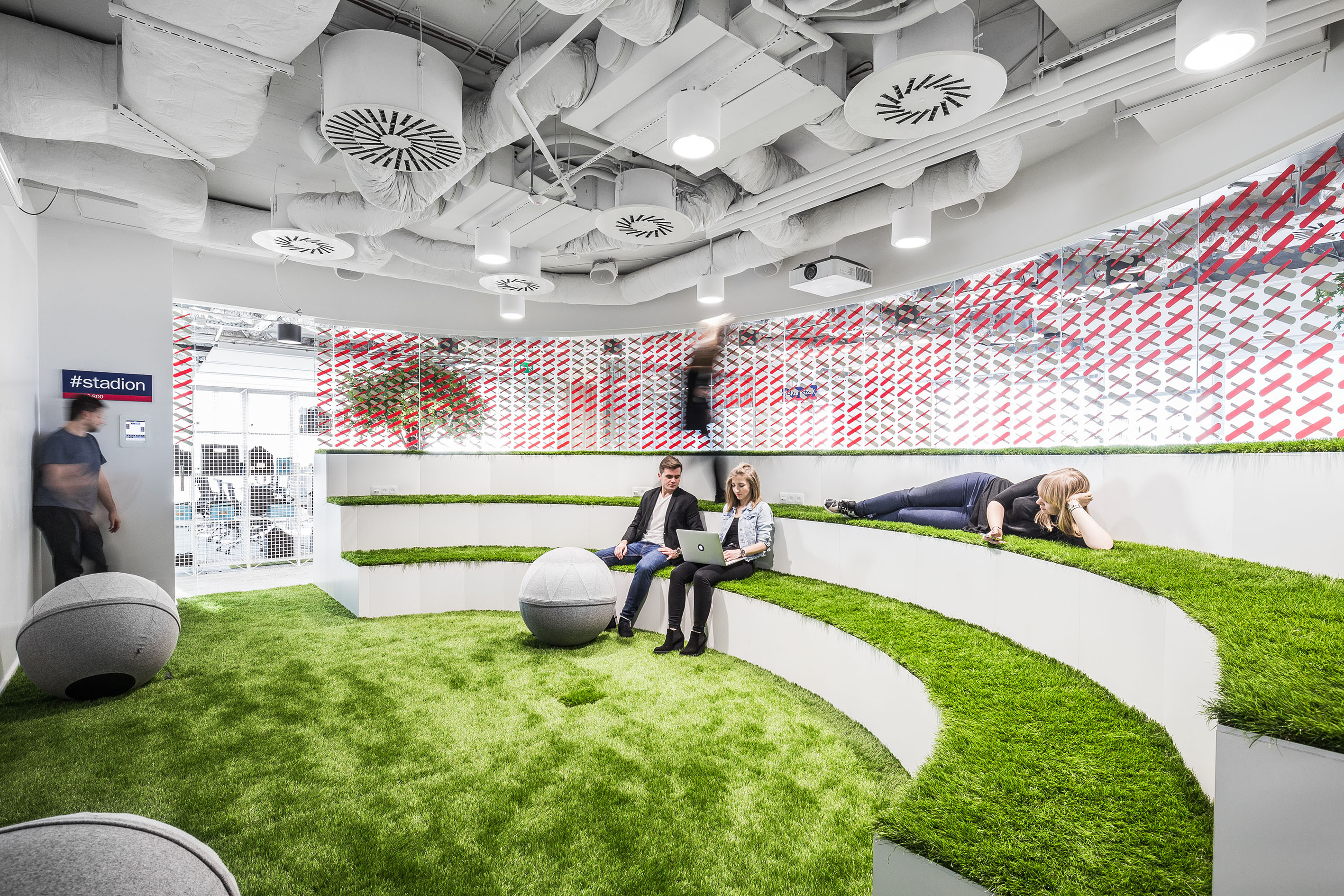 Warsaw In The Office | MediaCom